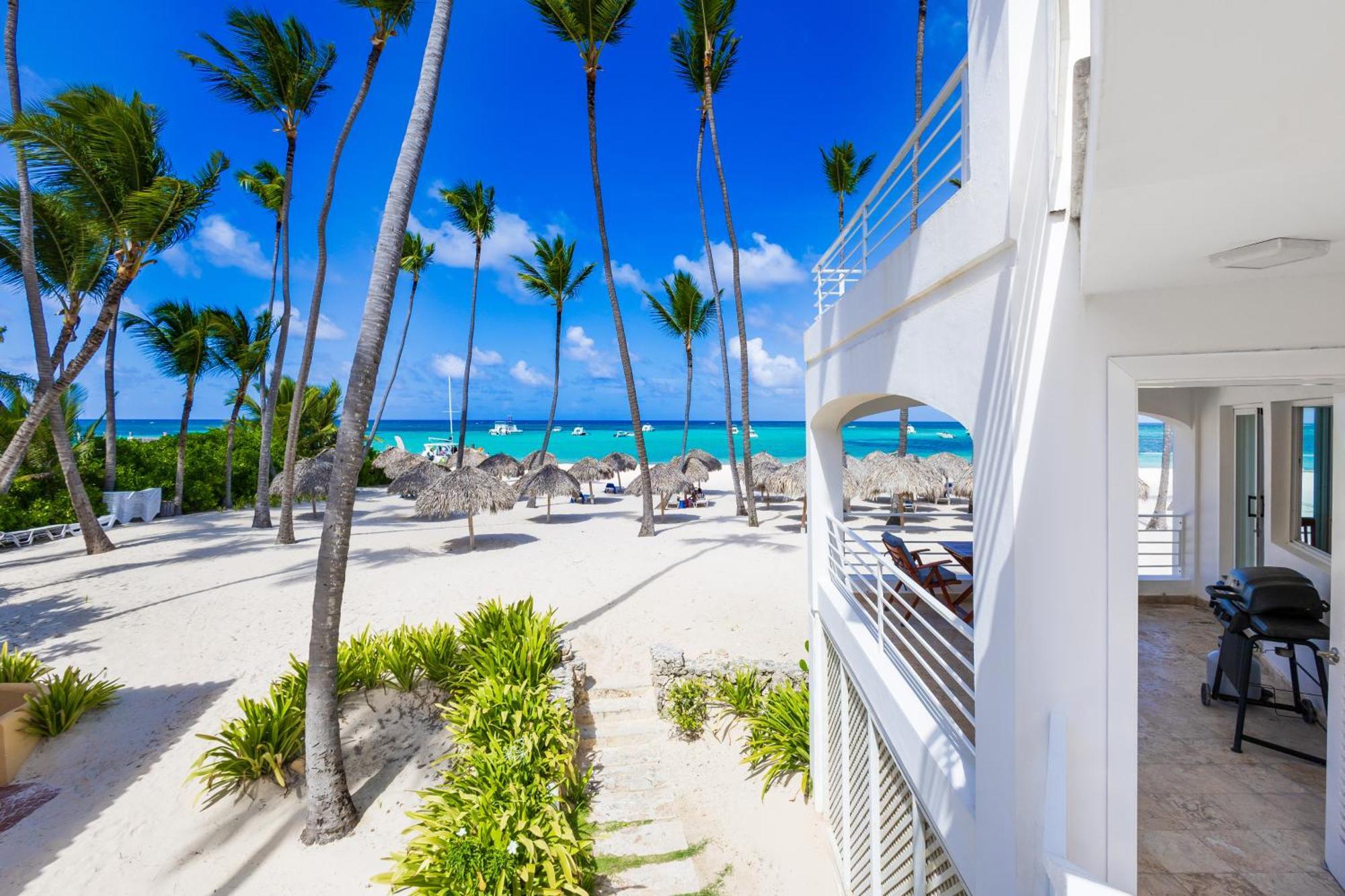 Prime Ocean View - 3-bedroom Getaway With Private Terrace On Bavaro Appartement